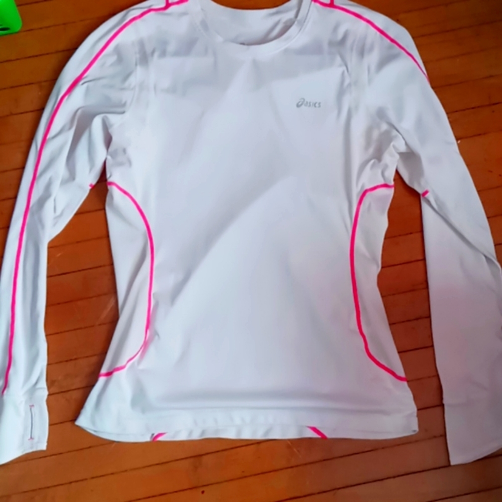 sporty shirt